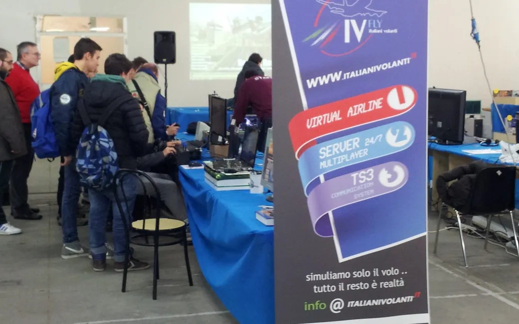 Lo stand di Italiani Volanti alla fiera dell'elettronica di Forlì