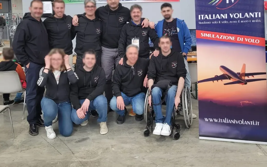 Il gruppo allo stand di Italiani Volanti al Model Expo Italy di Verona