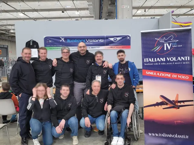 Il gruppo allo stand di Italiani Volanti al Model Expo Italy di Verona